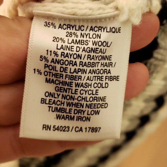 Old Navy Aztec Print Scoop Neck sweater - Picture 7 of 7